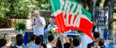 Forza Italia, conti in attivo e oltre 3 milioni di donazioni: dai pomodori pelati al cinema, le imprese che sostengono gli azzurri
