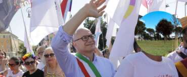 Gualtieri finto verde, re delle patacche. Nel piano contro l’afa annuncia una “forestazione storica”. Ma in 4 anni ha abbattuto 30mila alberi