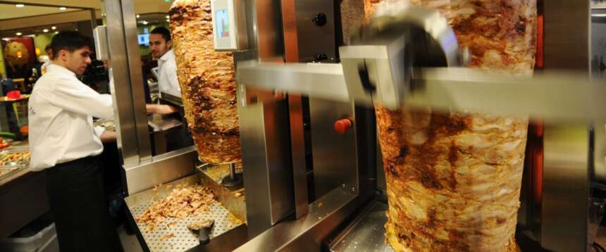 Che cosa c’è davvero nel kebab? Il test del Dna rivela: meno del 10% è carne di agnello