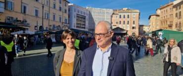 Guai per Gualtieri: si dimette l’assessora Lucarelli, al suo posto la capogruppo dem. Al Nazareno si accapigliano le correnti