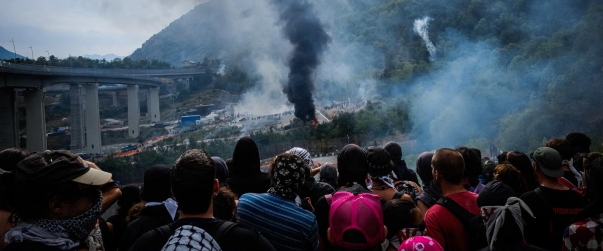 I No Tav vanno alla guerra: “Il campeggio si farà o saremo ovunque. E ci divertiremo più del previsto” I No Tav vanno alla guerra: “Il campeggio si farà o saremo ovunque. E ci divertiremo più del previsto”