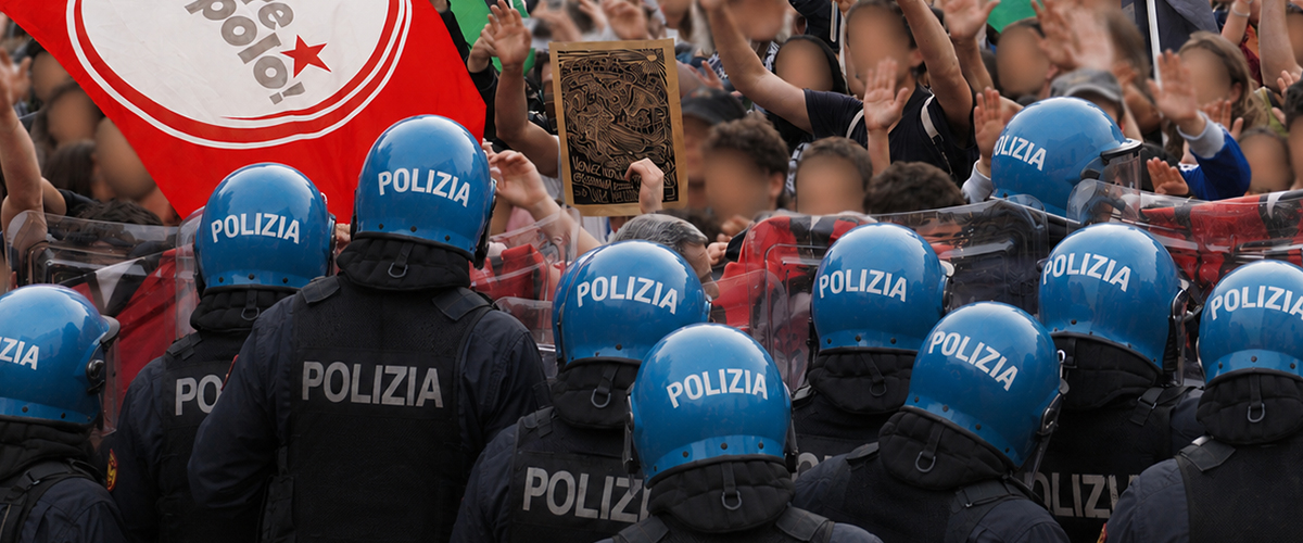 Piazza Nettuno a Bologna, persone riunite durante manifestazione di protesta e richiesta di verità