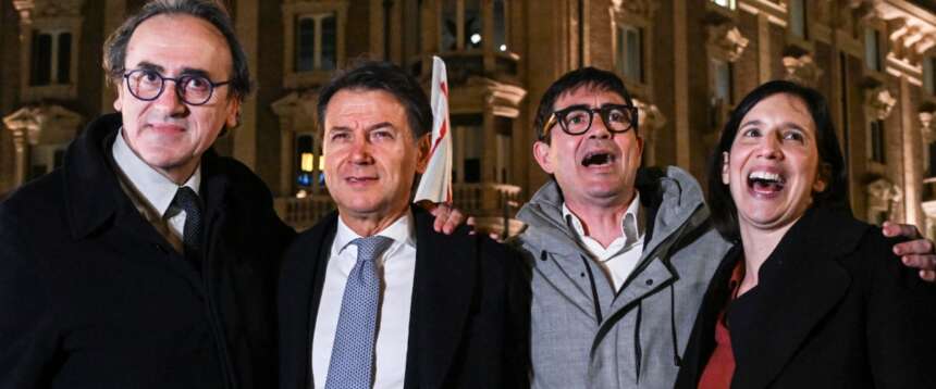 Balorda nostalgia del reddito di cittadinanza: Schlein e Conte vogliono ripartire dal sussidio grillino