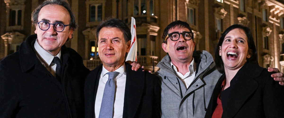 Balorda nostalgia del reddito di cittadinanza: Schlein e Conte vogliono ripartire dal sussidio grillino