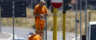 Roma brucia e si spegne: interi quartieri periferici senza corrente. La denuncia di Rampelli (FdI)