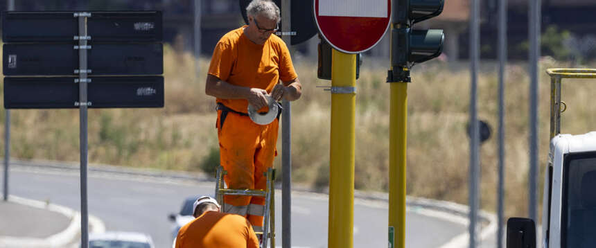 Roma brucia e si spegne: interi quartieri periferici senza corrente. La denuncia di Rampelli (FdI)