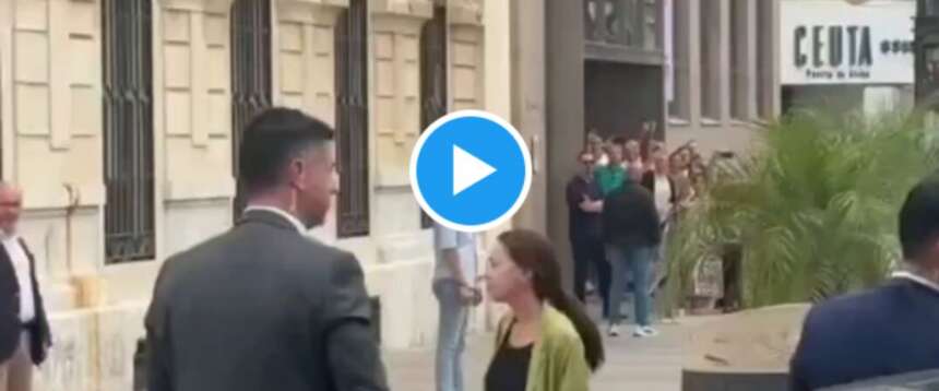 Sanchez contestato a Ceuta