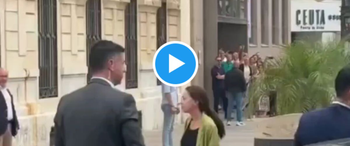 Sanchez contestato a Ceuta: insulti, fischi e «dimettiti». Lui dà la colpa ai trafficanti e scopre disonesti