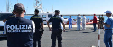 Scafisti, la pacchia è finita: due egiziani arrestati a Ragusa. Fino a 12mila euro per un viaggio in Italia