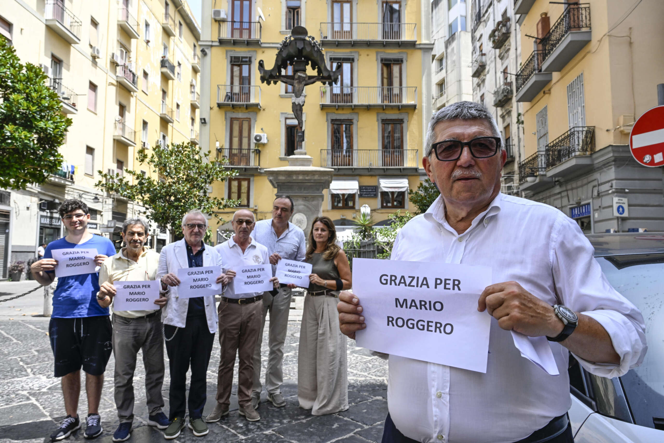 mario roggero si costituisce la moglie del gioielliere chiede la grazia a mattarella solidariet224 dagli orafi e dal web da Secoloditalia.it mario roggero si costituisce la moglie del gioielliere chiede la grazia a mattarella solidariet224 dagli orafi e dal web