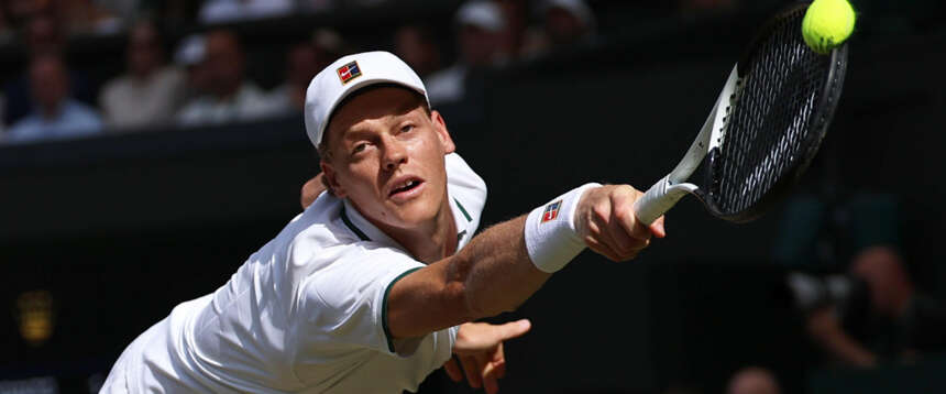 Sinner domina Djokovic, resiste al caldo e vola in finale a Wimbledon. Domenica sfida Zverev