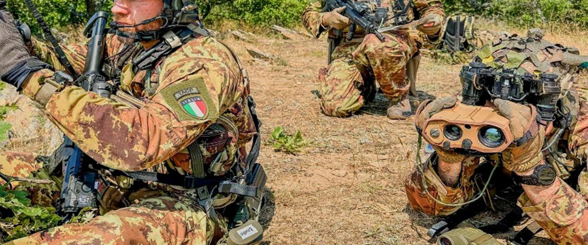 Soldati italiani in Arabia Saudita, la sinistra urla: “Siamo in guerra!”. Crosetto ironico: “Non leggete le carte…”
