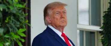 Scattano i nuovi dazi Usa contro 60 Paesi. Washington: «Colpiscono il lavoro forzato». La replica dell’Ue