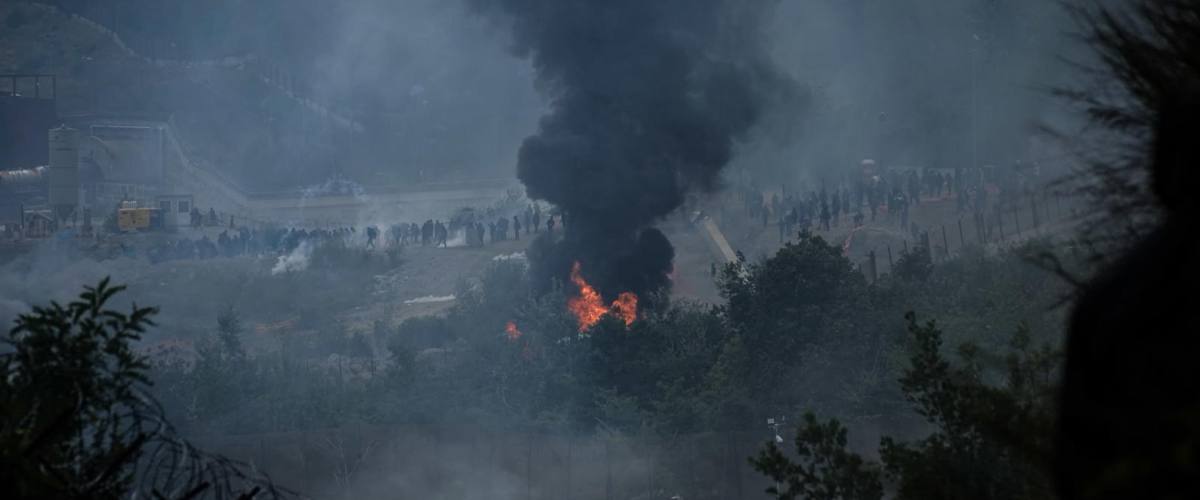 no tav in val di susa 232 guerra allo stato molotov contro la polizia e assalto ai cantieri da Secoloditalia.it no tav in val di susa 232 guerra allo stato molotov contro la polizia e assalto ai cantieri