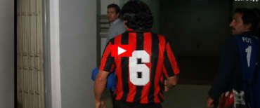 Il video commovente di Maradona che indossa la maglia di Franco Baresi: “La conserverò tutta la vita”