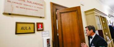 Colpo di scena in Vigilanza Rai, l’opposizione si dimette in blocco. Gasparri ironizza: vogliono entrare nei palinsesti. Cosa accadrà ora