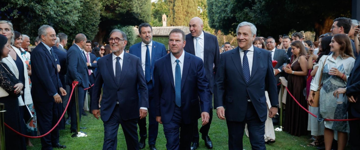 mezzo governo a villa taverna per i 250 anni dell8217indipendenza usa tajani la nostra amicizia 232 pi249 forte di ogni polemica da Secoloditalia.it mezzo governo a villa taverna per i 250 anni dell8217indipendenza usa tajani la nostra amicizia 232 pi249 forte di ogni polemica