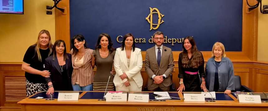 Violenza sulle donne, dalla Camera parte “Trame di Rinascita”: lavoro e sartoria per restituire autonomia alle vittime