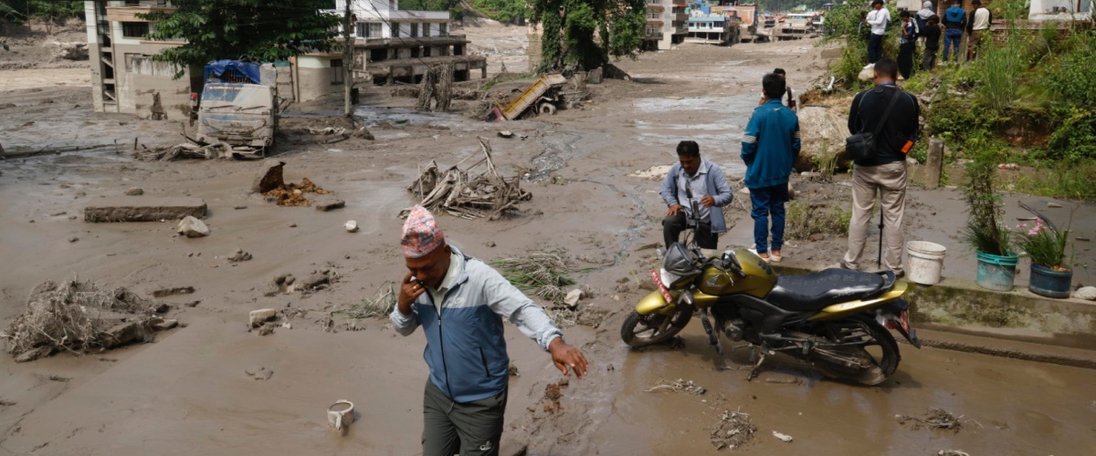 devastante alluvione tra nepal e tibet almeno otto morti e decine di dispersi 90 italiani sul posto la farnesina si mobilita video da Secoloditalia.it devastante alluvione tra nepal e tibet almeno otto morti e decine di dispersi 90 italiani sul posto la farnesina si mobilita video
