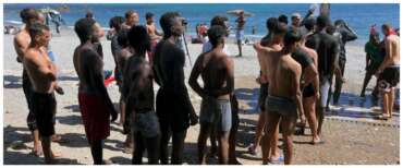 Emergenza a Ceuta, “El Paìs” documenta l’invasione: “La convivenza con i migranti è insostenibile”