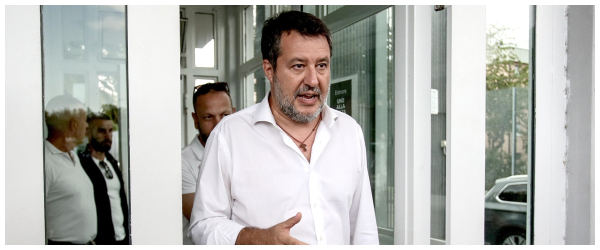 intolleranza rossa salvini contestato al concerto per fabrizio de andr233 scelgo io la musica che mi piace video da Secoloditalia.it intolleranza rossa salvini contestato al concerto per fabrizio de andr233 scelgo io la musica che mi piace video