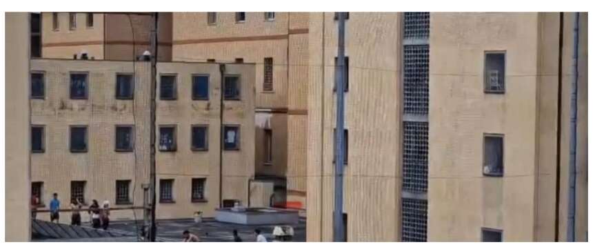 Meglio la cella della fidanzata, evade in piena notte e bussa al portone del carcere: “Arrestatemi, voglio un po di pace”