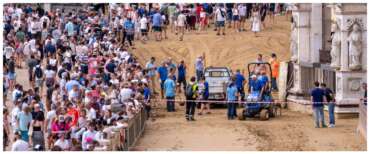 A Siena piove ancora, il Palio rinviato al 18 agosto: tutti a caccia della Lupa, la contrada favorita per il trionfo