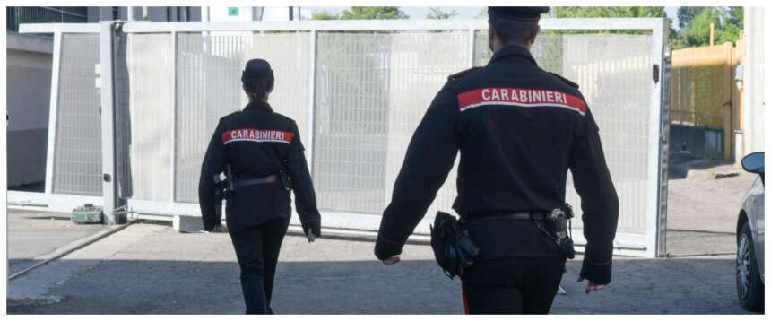 Senegalese alto due metri semina il panico a Olevano romano: feriti il sindaco e 4 carabinieri (video)