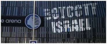 Tensioni prima di Atalanta-Hapoel, la Flotilla spunta pure allo stadio di Bergamo con la scritta: “Boicotta Israele”