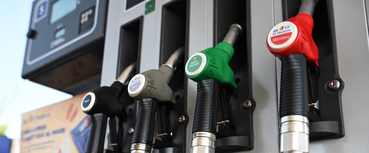 caro carburanti arriva in consiglio dei ministri la proroga del taglio dei prezzi da Secoloditalia.it caro carburanti arriva in consiglio dei ministri la proroga del taglio dei prezzi
