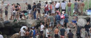 Migranti “sedotti” e abbandonati: Sanchez ne espelle 150 al minuto. Per la sinistra va tutto bene, se a respingere è Pedro