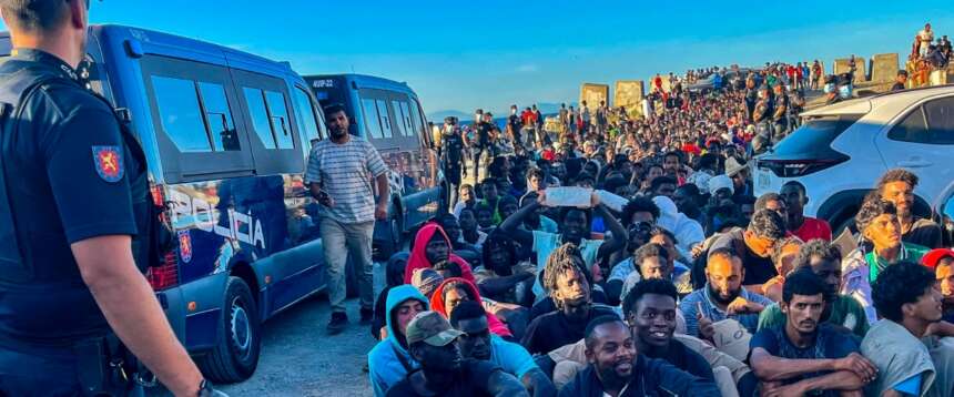 Si lancia col parapendio dal Marocco per raggiungere Ceuta e muore: si teme una nuova ondata di migranti