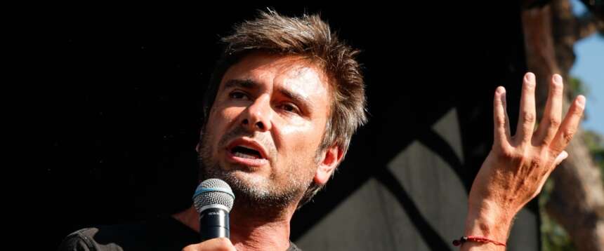 Alessandro Di Battista ricoverato d’urgenza a Cuba dopo un malore: “È in gravi condizioni”