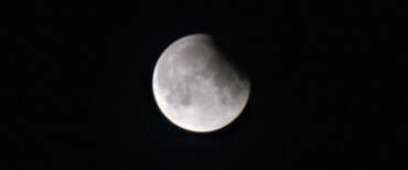 La nuova eclissi lunare del 28 agosto: dove vederla e come comportarsi rispetto a quella solare