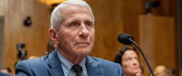 Fauci nell’occhio del ciclone, il New York Post: “Nelle sue chat i dubbi sul vaccino Covid per le donne in gravidanza”