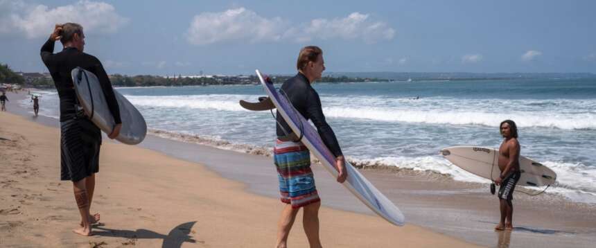 Italiano morto a Bali mentre faceva surf: la scelta di vita e la tragedia, chi era il 39enne Gabriele Bellucci: le cause del decesso