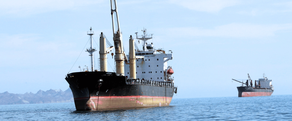 la tregua 232 finita torna il fuoco a hormuz un proiettile centra una nave nello stretto da Secoloditalia.it la tregua 232 finita torna il fuoco a hormuz un proiettile centra una nave nello stretto