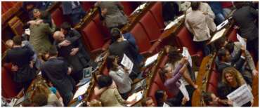 Contrordine grillini: Conte boccia la cultura woke. Ma il M5S  si baciava in aula e sfilava ai Pride