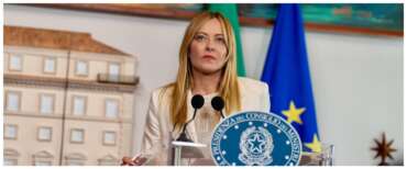 Il New York Times intervista Meloni e certifica l’effetto Giorgia: Italia stabile, conti in ordine e più forte in Europa