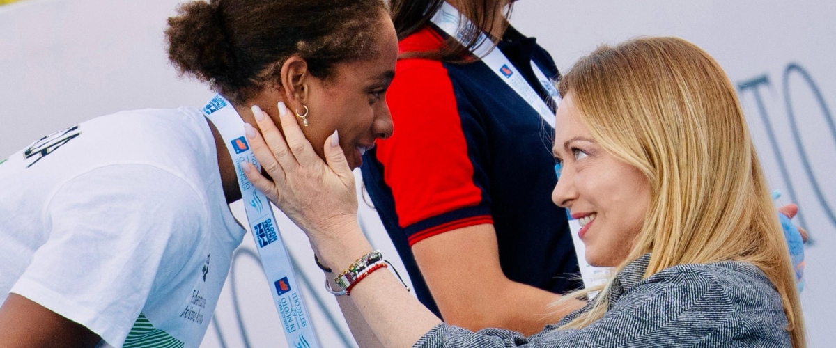 congratulazionissime tanto orgoglio la videochiamata di giorgia meloni a sara curtis fa piangere di gioia mamma helen da Secoloditalia.it congratulazionissime tanto orgoglio la videochiamata di giorgia meloni a sara curtis fa piangere di gioia mamma helen
