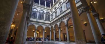 Sfregio a Palazzo Strozzi, la sinistra fiorentina colpisce ancora