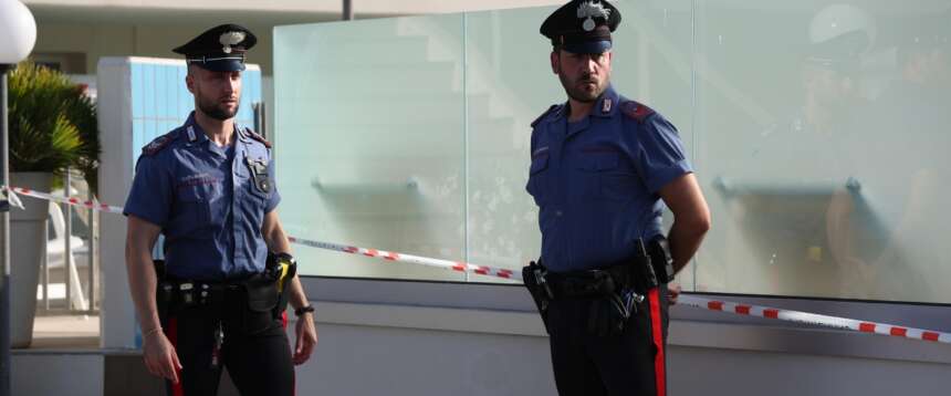 Incubo a Sorrento, marocchino irregolare si finge inserviente di un B&B: turista australiana derubata e molestata