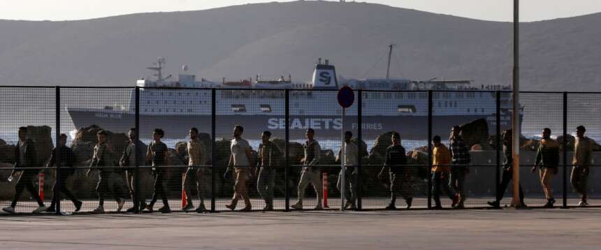 Migranti, l’Europa scopre il modello Meloni: dopo l’Albania spunta l’hub in Uganda