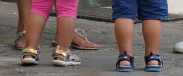 Bimbi trascurati e maltrattati: due maestre d’asilo finiscono ai domiciliari a Monza