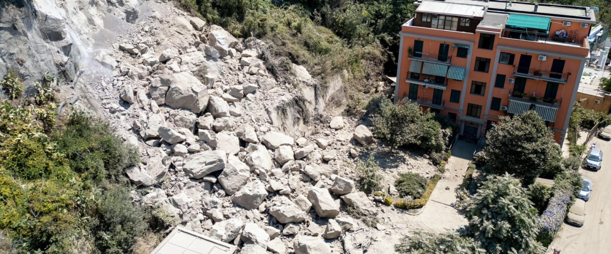 Campi Flegrei, la Procura indaga sui costoni: verifiche sui fondi non usati per la messa in sicurezza