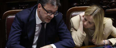 Carburanti, taglio di 17 centesimi sul gasolio. Meloni: “Pronti a intervenire ancora”. Tutte le misure del Cdm