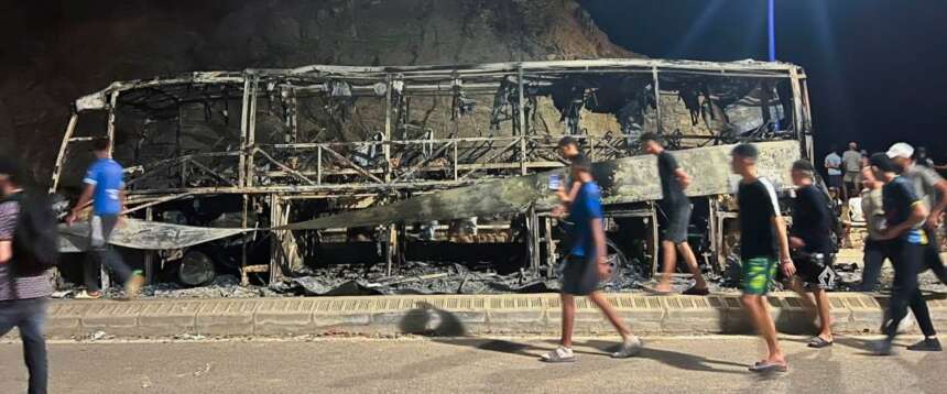 Ceuta, i migranti urlano «Allah Akbar» e si scontrano con la polizia. Domani la riunione Ue