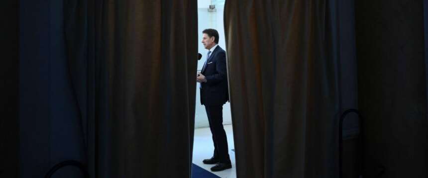 «Leader politico o agente immobiliare?»: Conte sulla graticola per l’incontro con Zampolli sul Plaza