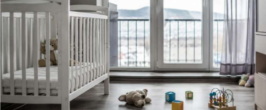 Culle vuote, non è solo una questione di soldi: perché l’Italia non fa più figli