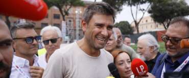 Di Battista, la premier Meloni lo chiama in ospedale. A L’Avana è arrivata l’équipe del Gemelli